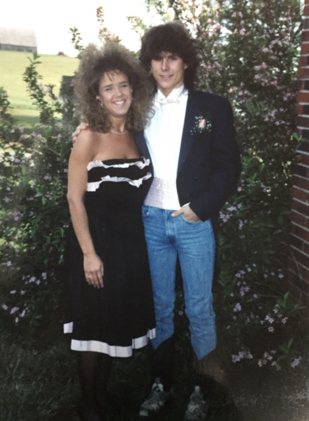 27 ‘80s Prom Photos That Will Have You Retroactively Coughing From Hairspray Fumes